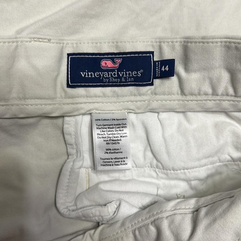 Vineyard Vines Khaki/White Shorts - Picture 3 of 3
